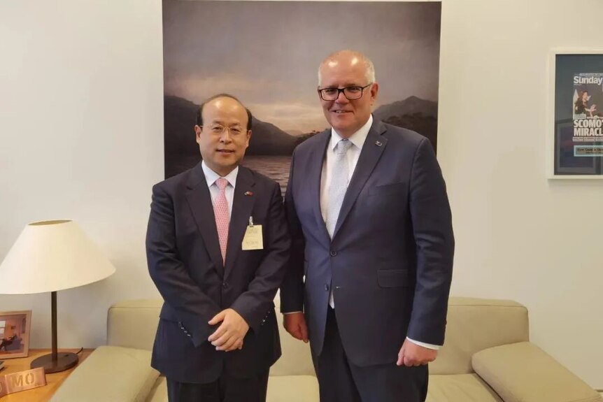 Scott Morrison and Xiao Qian in Mr Morrison's parliamentary office