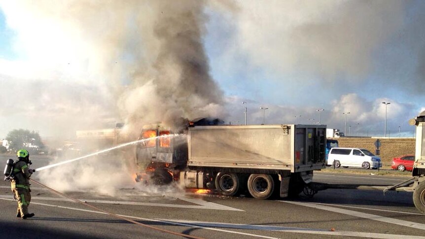 Fire causes traffic chaos on Monash