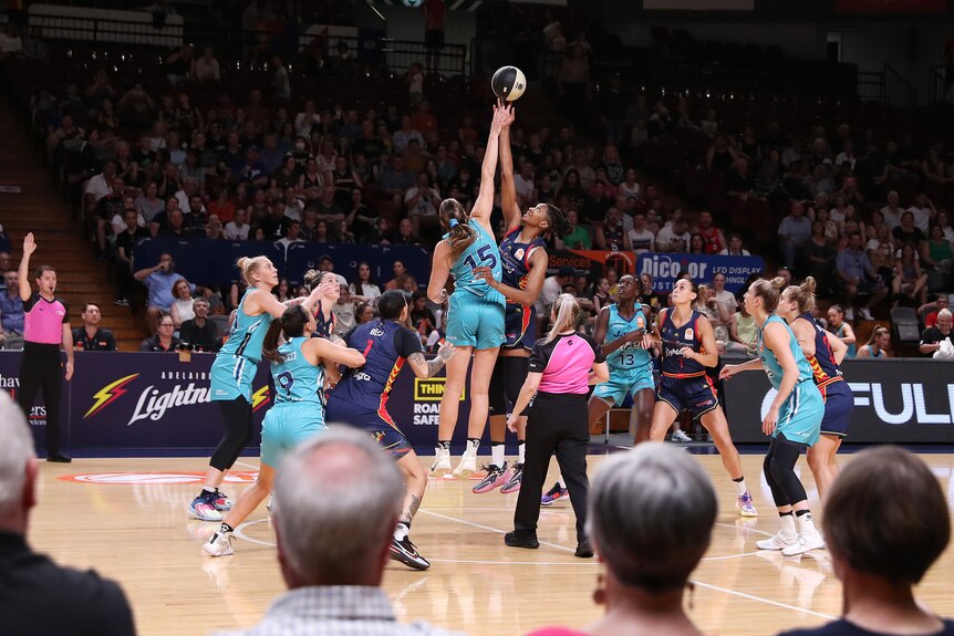 Sara Blicavs of the Southside Flyers and Jacinta Monroe of the Adelaide Lightning contest a jump ball