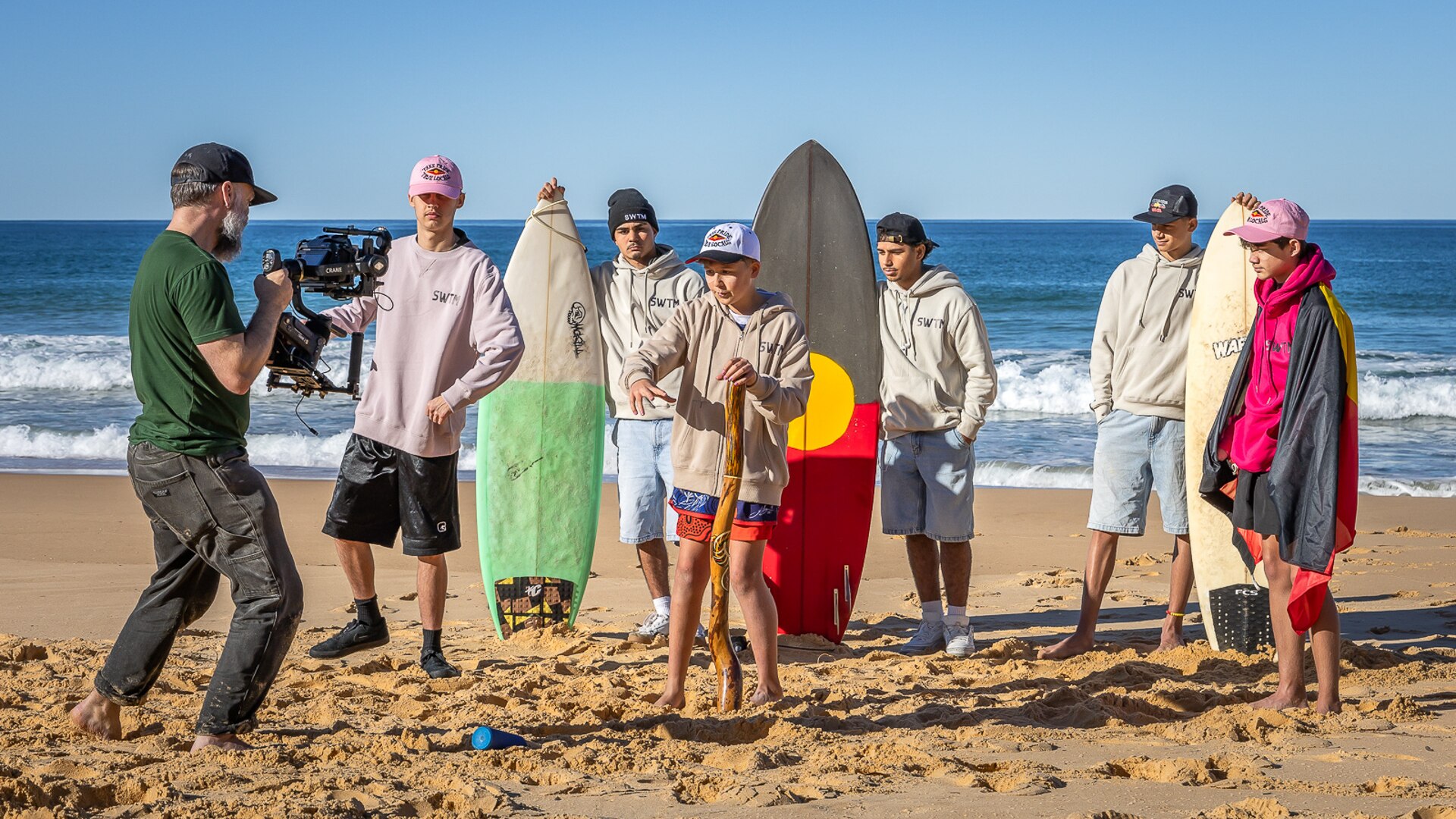 Surfing with the Mob connects Indigenous teens to Country - ABC News