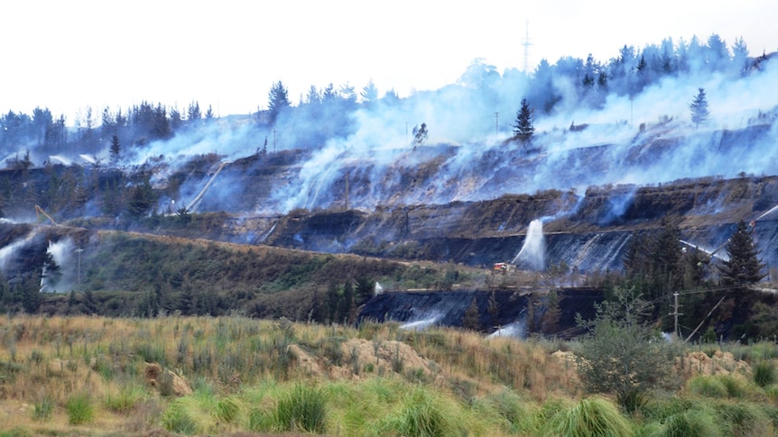 Hazelwood mine fire showing mine face and smoke