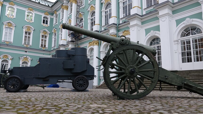 A historic armoured car and a cannon can be seen at the Winter Palace in St. Petersburg.