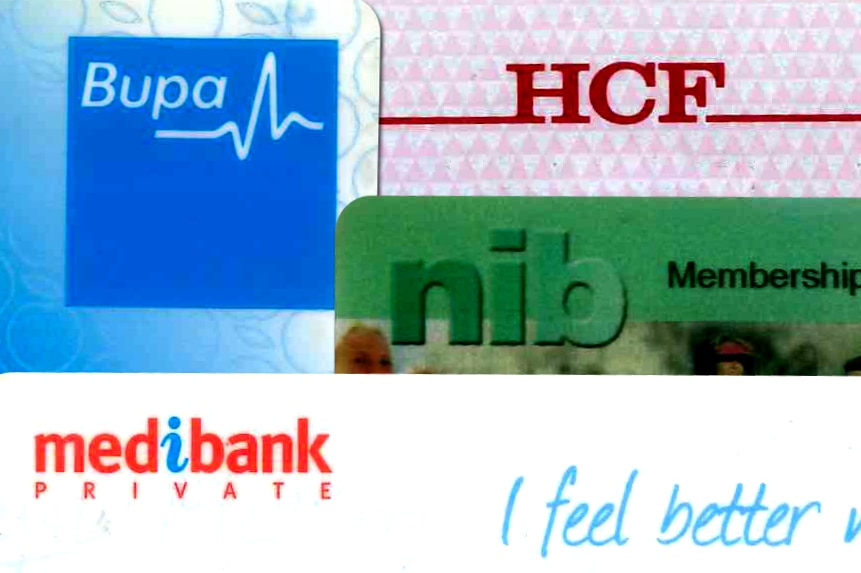 不同颜色的塑料卡片，上面印有不同保险公司的英文名字。