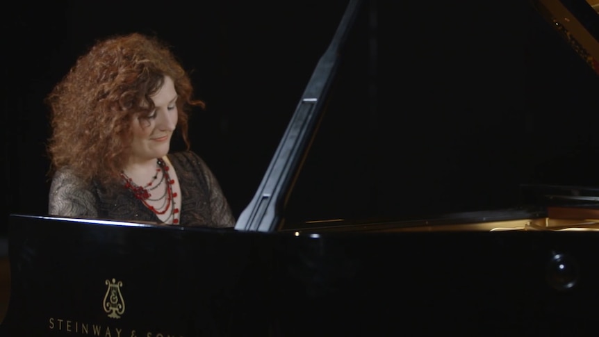 Tamara-Anna Cislowska plays a grand piano