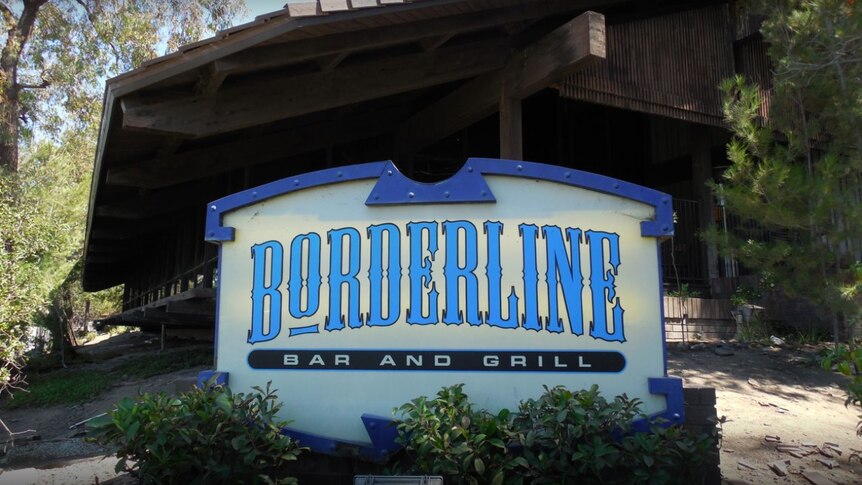 A sign saying Borderline Bar and Grill.