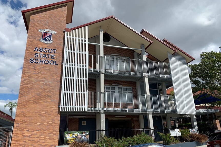 Main administration building and signage for Ascot State School in Brisbane.
