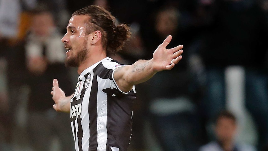 Dani Osvaldo scores for Juventus against Trabzonspor