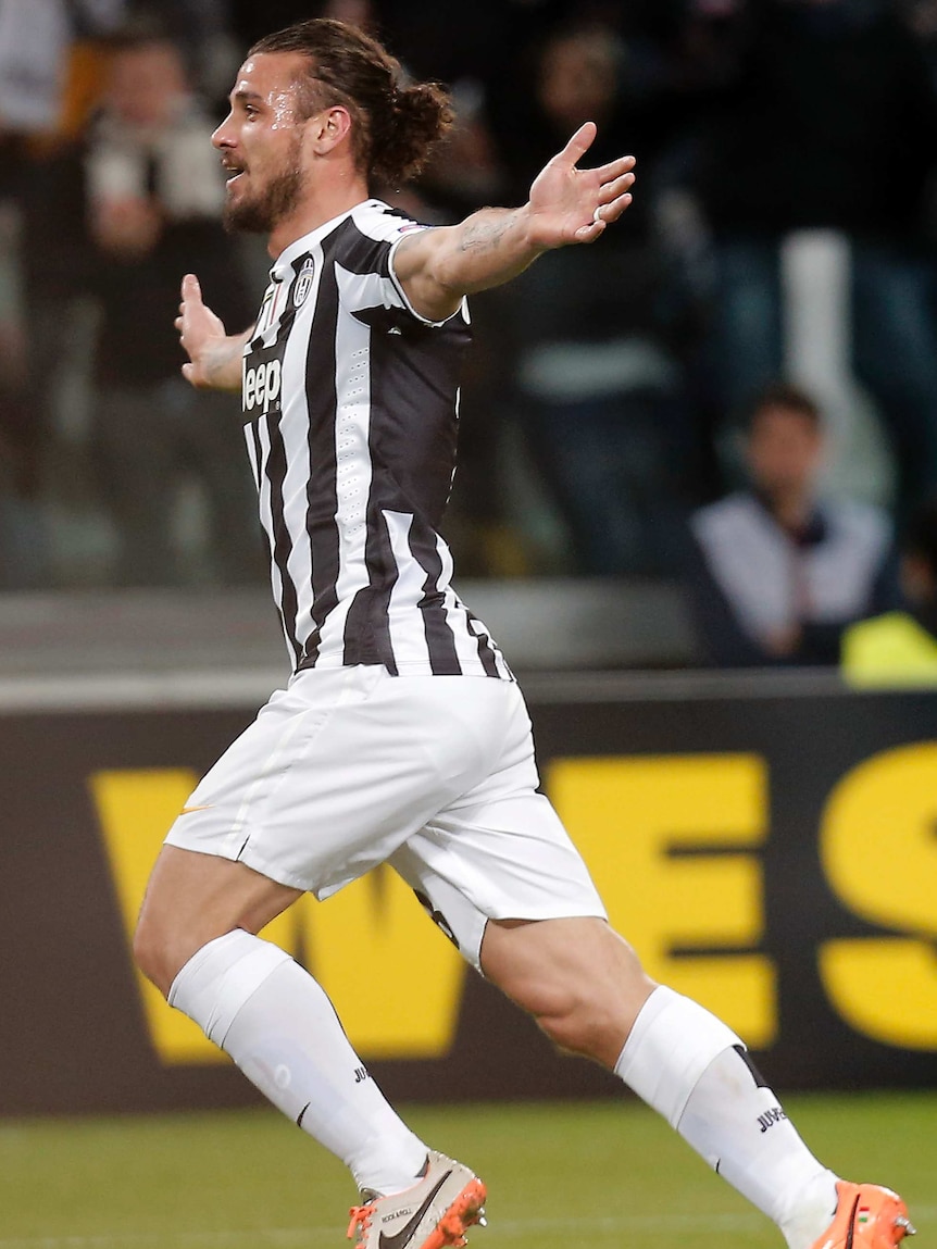 Dani Osvaldo scores for Juventus against Trabzonspor