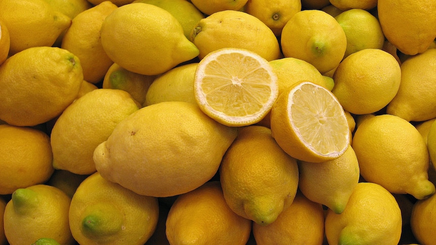 A pile of lemons.
