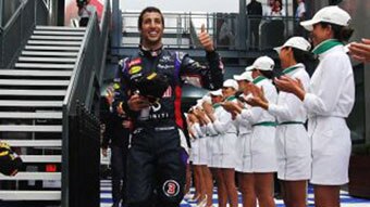 Daniel Ricciardo thumbs up 340x191