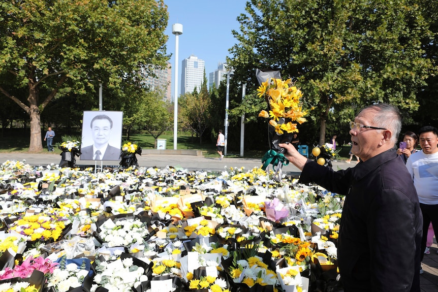 上周日，人们在李克强曾经主政国的河南省郑州市的指定地点悼念这位已故中国前总理。