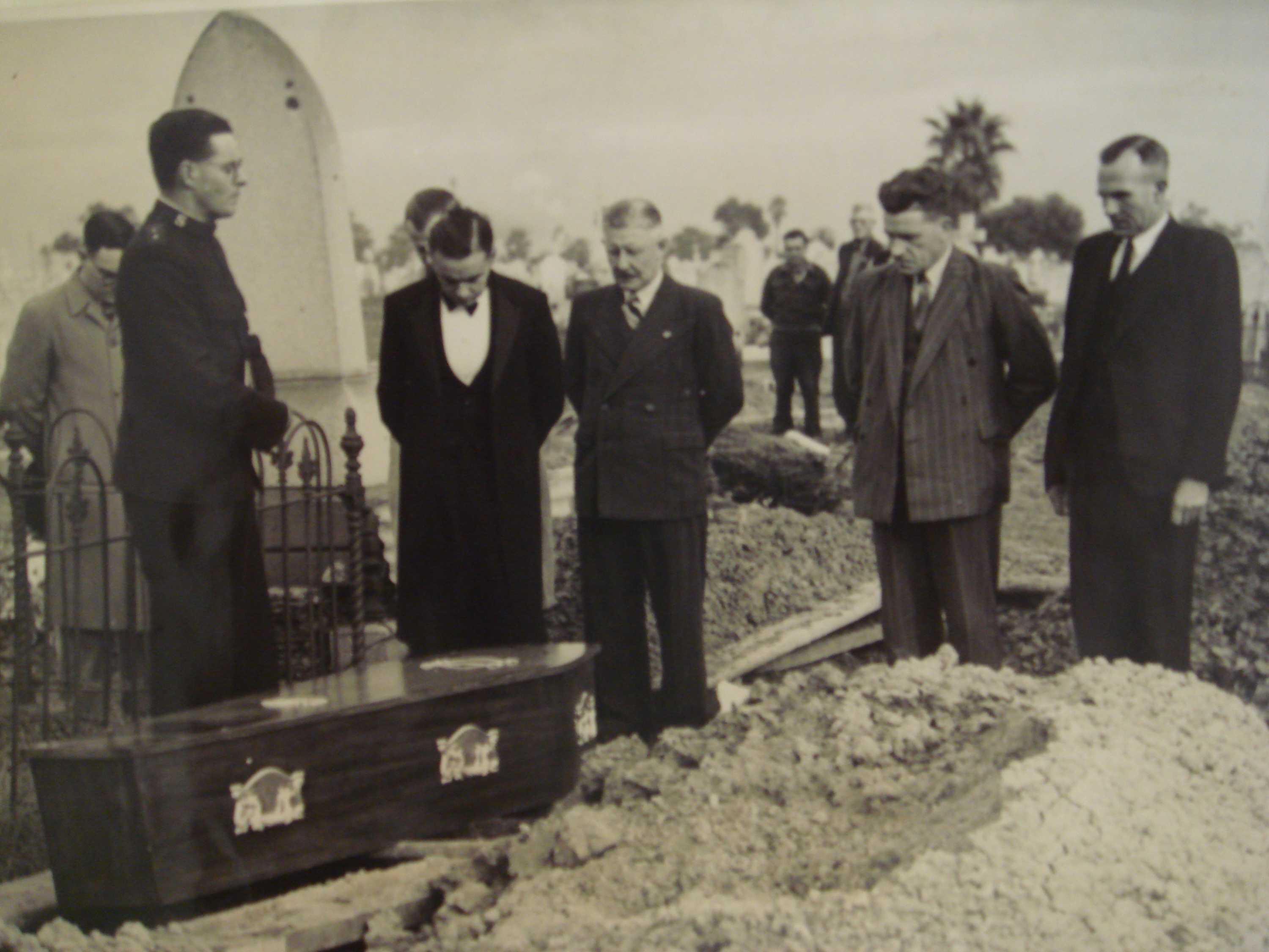 Somerton Man burial at West Terrace Cemetery in Adelaide in June 1949.