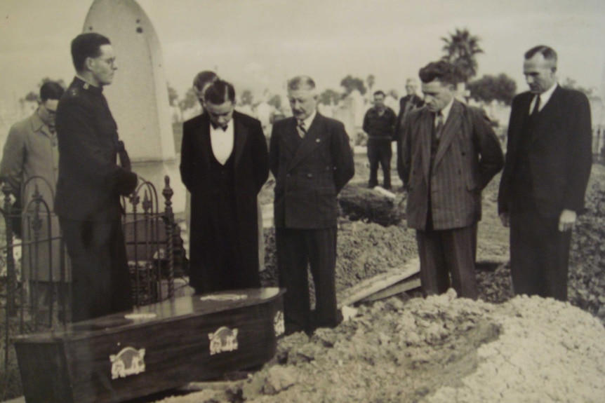 Somerton Man burial at West Terrace Cemetery in Adelaide in June 1949.