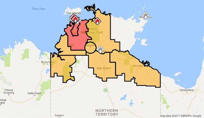 The fire incident map showing warnings stretching across the width of the state from WA to Qld.