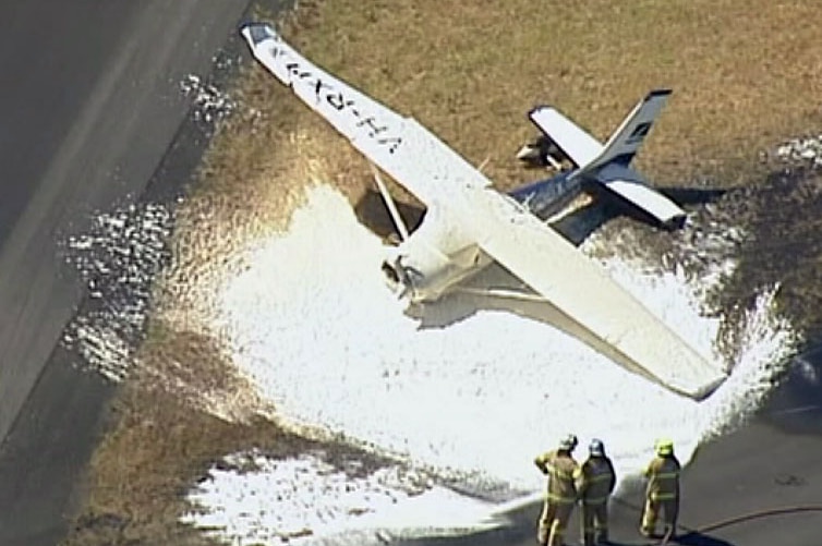Single-engine plane crashes at Moorabbin Airport