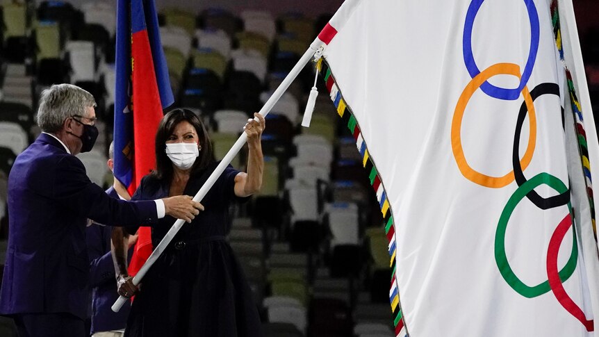 Pas d’équipe russe aux Jeux olympiques de 2024 alors que l’invasion de l’Ukraine se poursuit, déclare la maire de Paris Anne Hidalgo