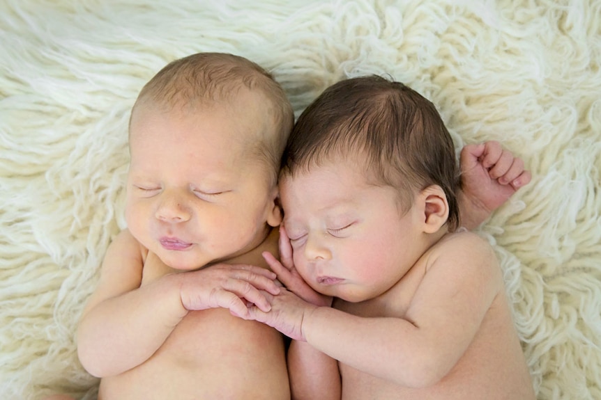 Two newborn babies side by side.