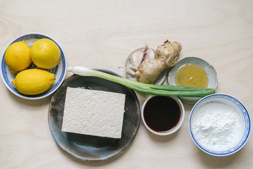 Lemons, firm tofu, a spring onion, soy, honey, giner and cornflour are all ingredients of vegetarian lemon tofu.