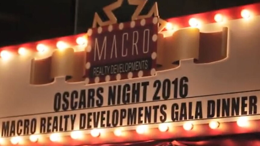 A movie sign surrounded by lights for an Oscars Night gala dinner.