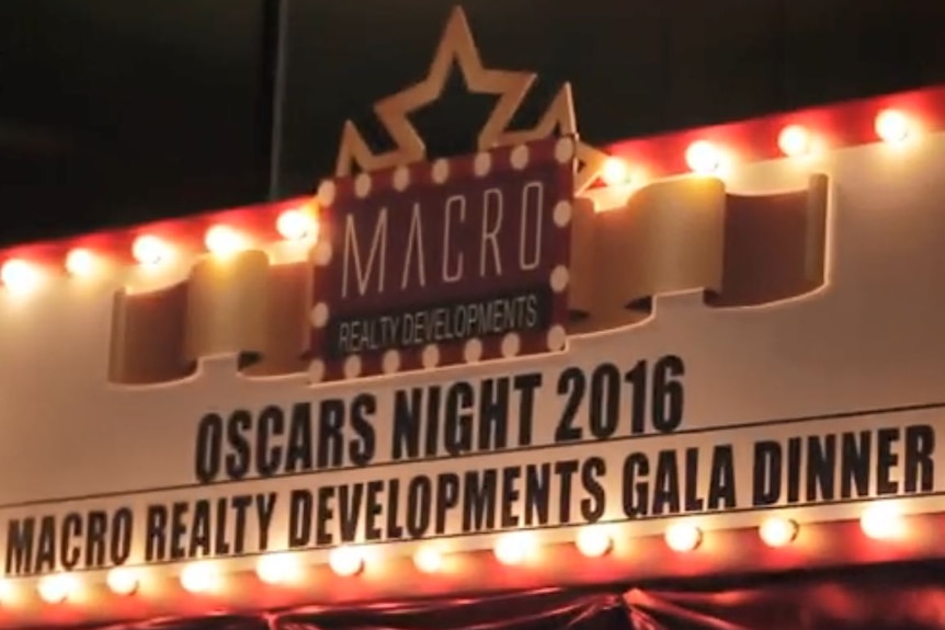 A movie sign surrounded by lights for an Oscars Night gala dinner.