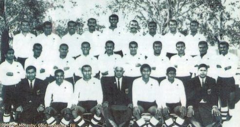 A black-and-white image of a rugby union team.