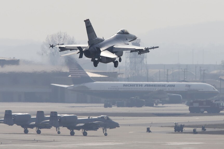 US fighter jet comes into land in South Korea