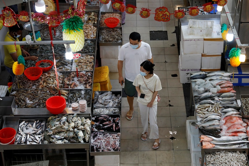 Two people wearing face masks 