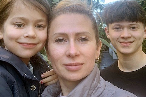 ukrainian refugees living in australia due to the war Alla Storozhuk with son Mykola and daughter Yeseniia