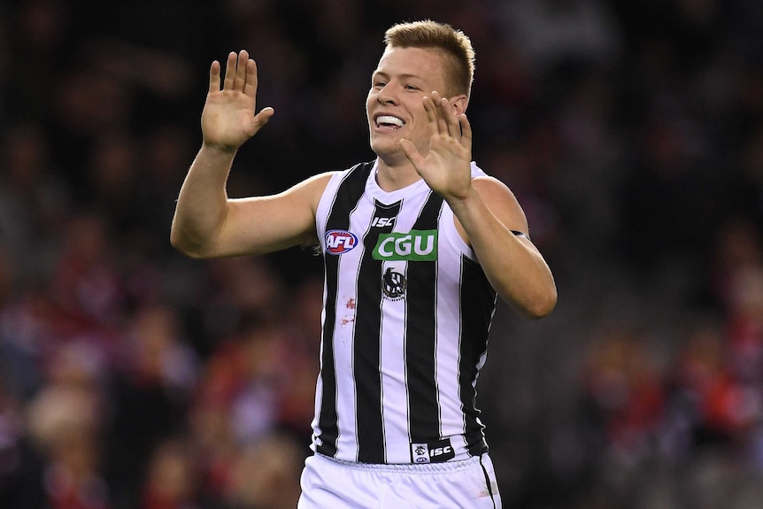 Jordan de Goey of the Magpies reacts after Will Hoskin-Elliot kicked a goal against St Kilda.