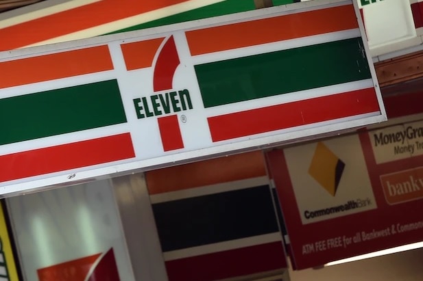 Generic 7-Eleven sign.
