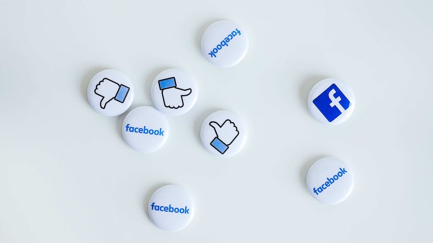 Buttons with images of thumbs up and Facebook logo.