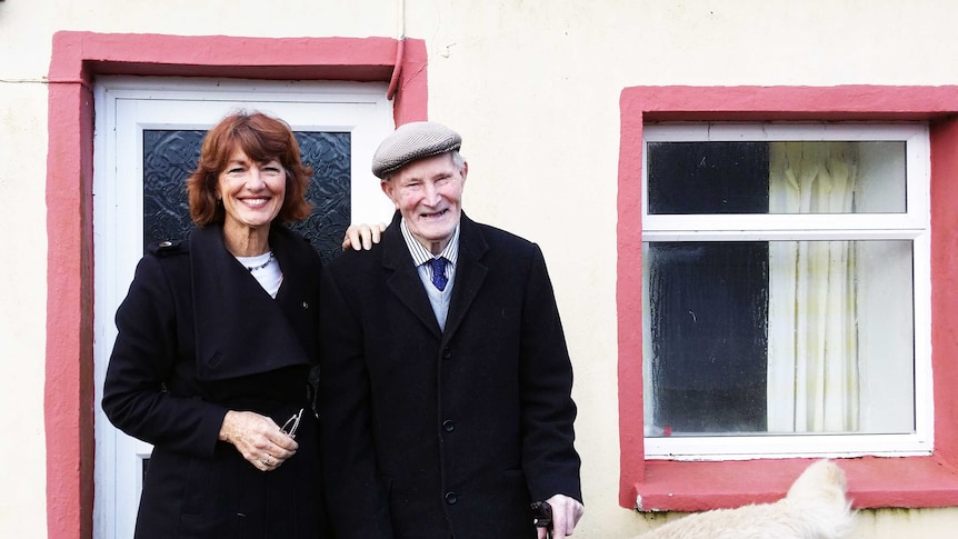 Geraldine Doogue and her cousin standing side by side.