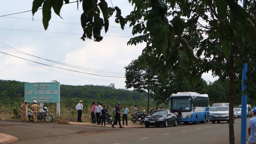 Australians queueing in cars at the entrance of Long Tan.