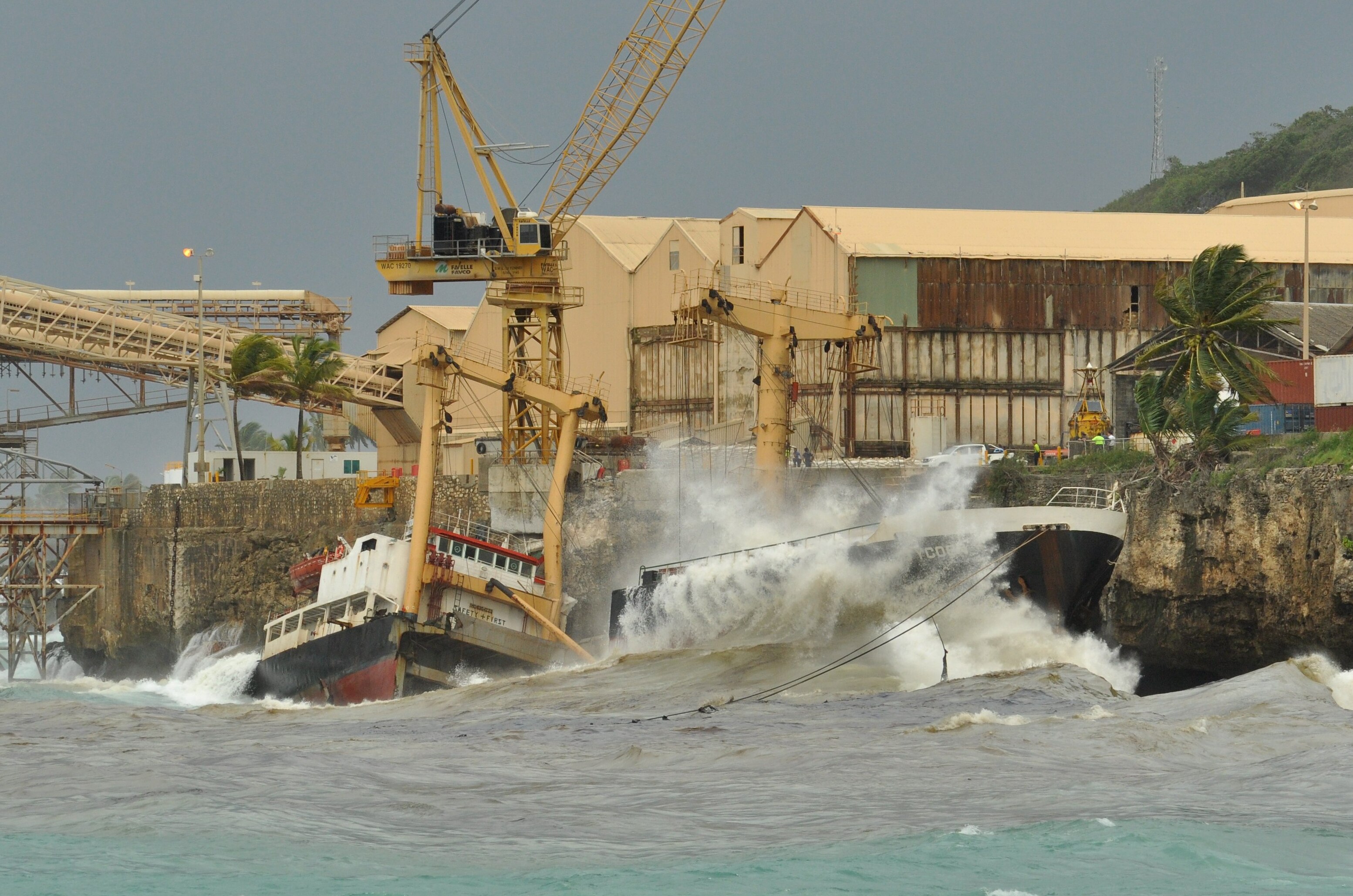 Phosphate Cargo Ship Breaks Apart - ABC News