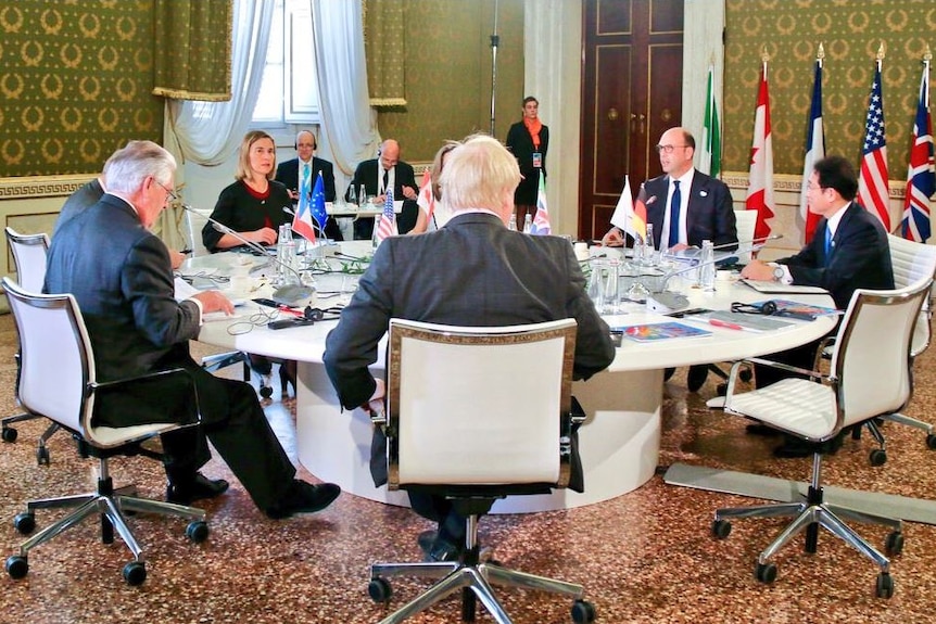 Foreign ministers from G7 countries sit around a table.