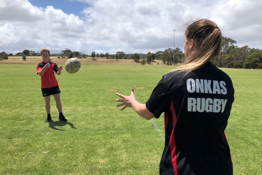 Onkaparinga rugby players passing the ball