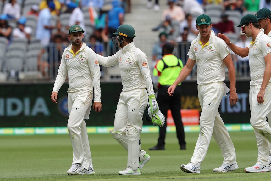 Tim Paine congratulates Nathan Lyon after the bowler's five-wicket haul