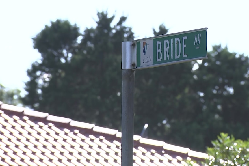 A street sign of Bride Avenue.
