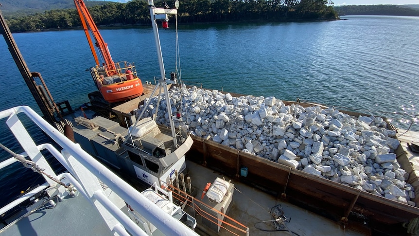 the rocks on the barge will be tipped onto the reef site.