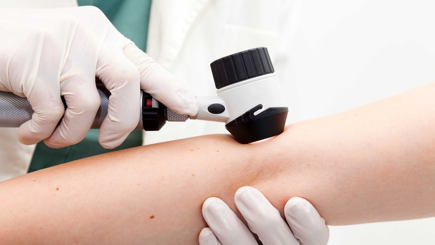 Demoscopy is a technique to improve the accuracy of melanoma diagnosis