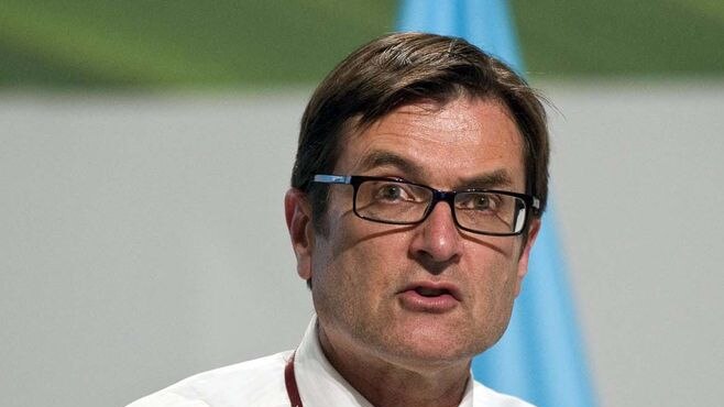 Climate Change Minister Greg Combet speaks at the United Nations Climate Change conference in Cancun (AFP: Ronaldo Schemidt)