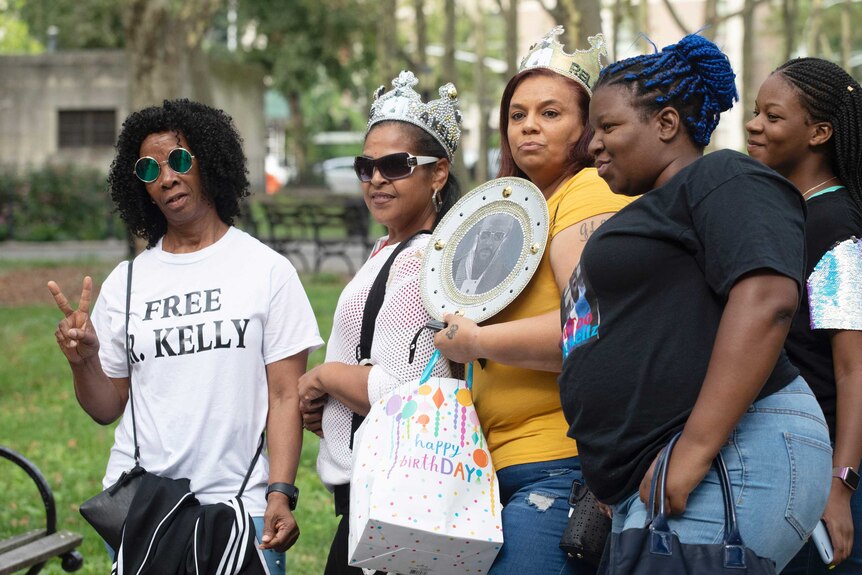 R Kelly supporters outside court