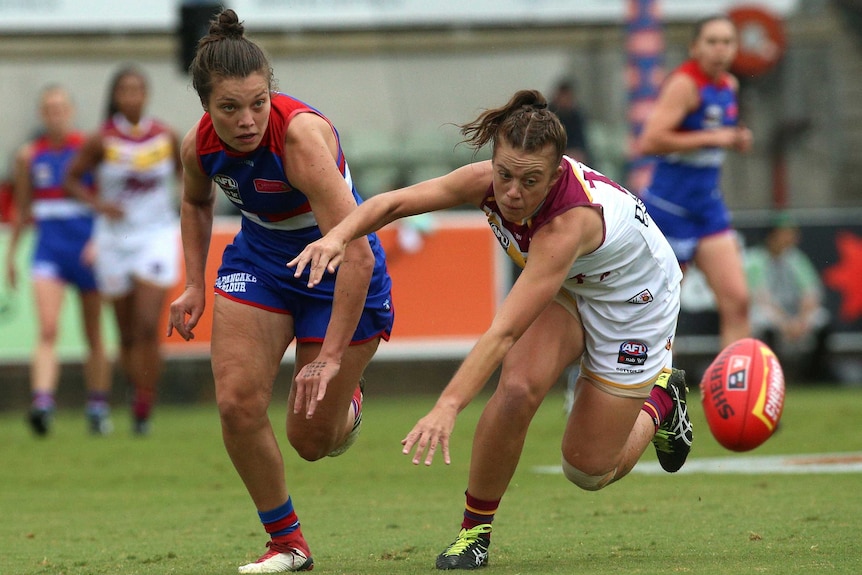 Ellie Blackburn and Jamie Stanton compete for the ball in the AFLW grand final.