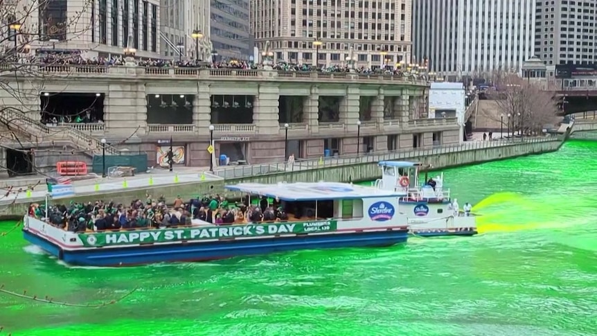 st patrick's day chicago river