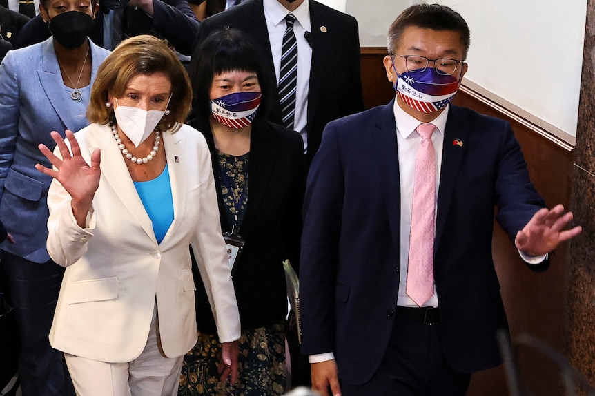 Nancy Pelosi walks next to Taiwan Legislative Yuan Vice President Tsai Chi-chang