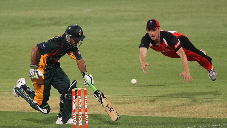 Close but not enough ... Ricky Ponting made an unbeaten 75 but the Tigers couldn't get home.