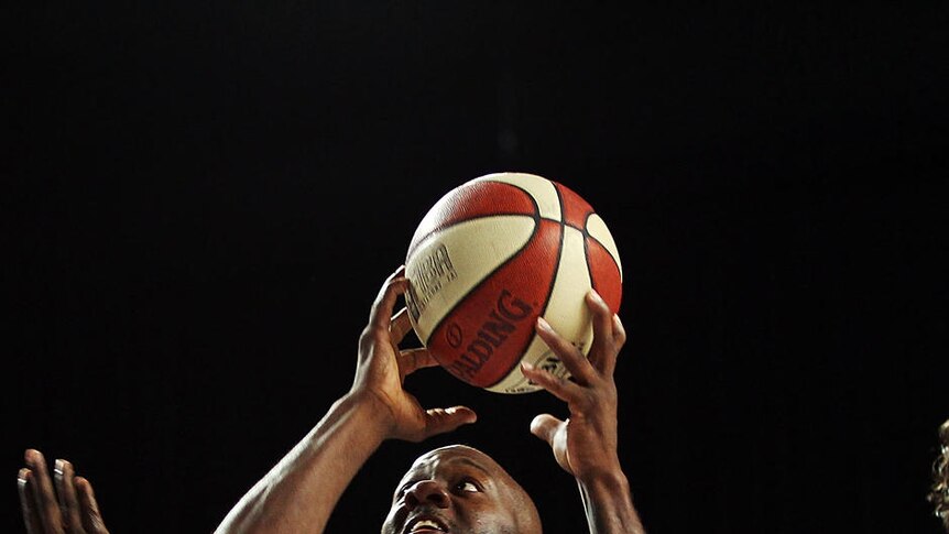 Watch your language ... the NBL has warned Williams (c) about using profanities on Twitter. (file photo)