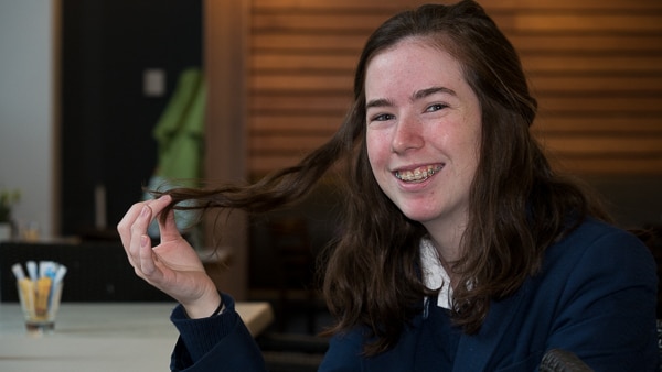 Chelsea Ireland hlods out her hair to show the new length