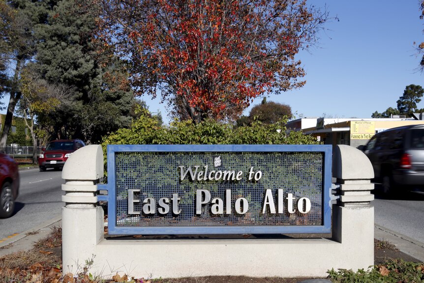A sign that says 'welcome to East Palo Alto'
