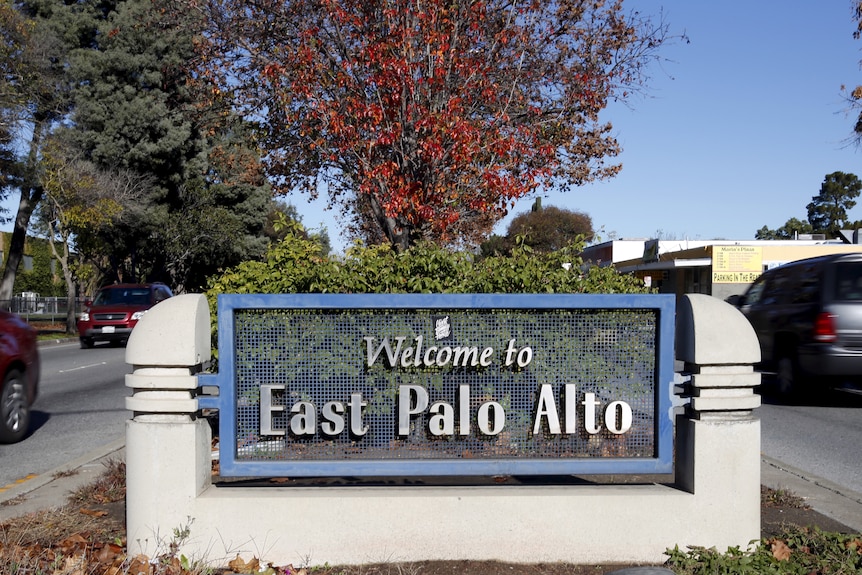 A sign that says 'welcome to East Palo Alto'